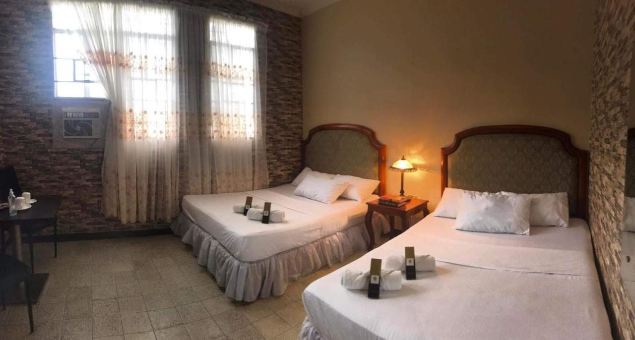 Hiraya Bed And Breakfast 罗哈斯城 外观 照片