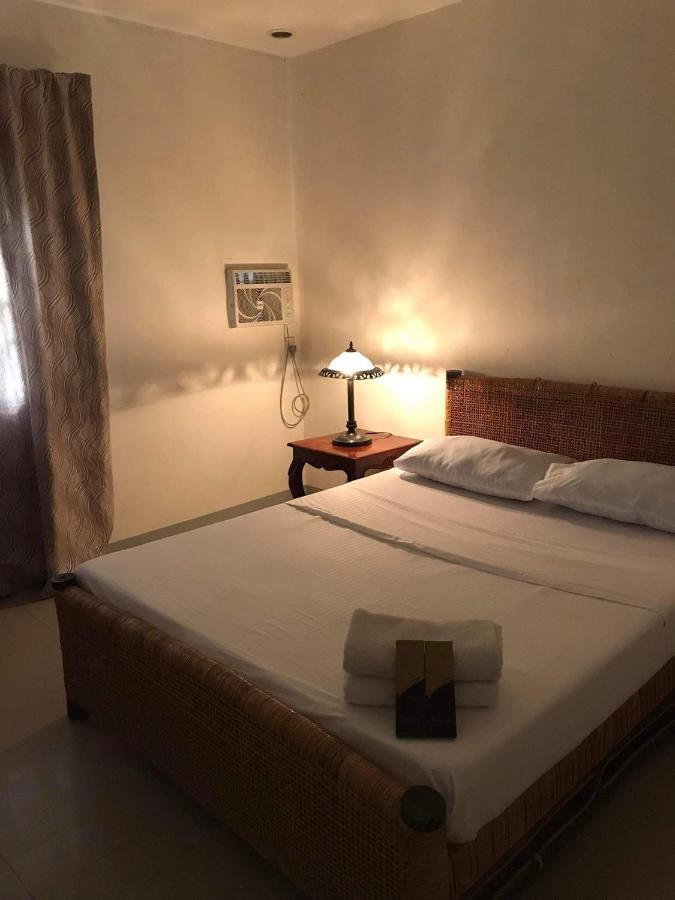 Hiraya Bed And Breakfast 罗哈斯城 客房 照片