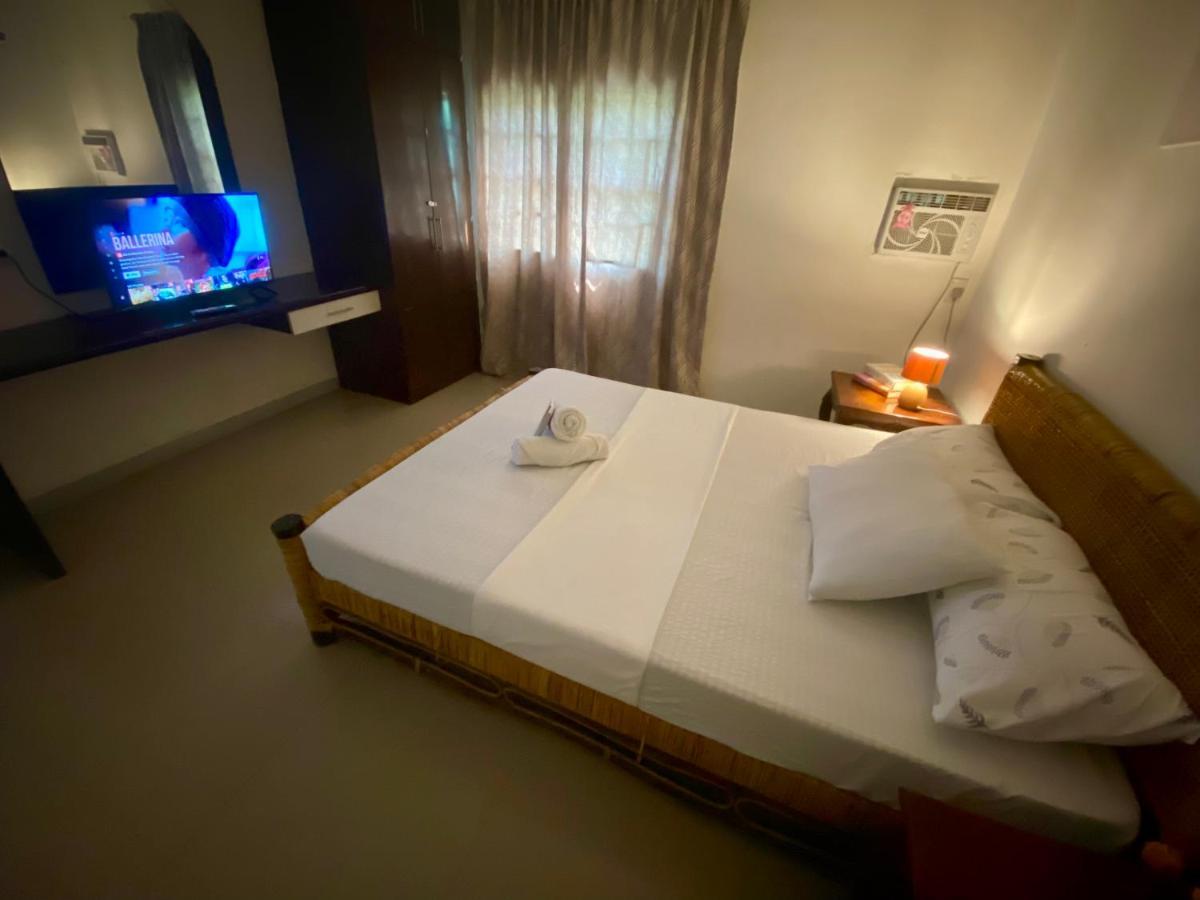 Hiraya Bed And Breakfast 罗哈斯城 外观 照片